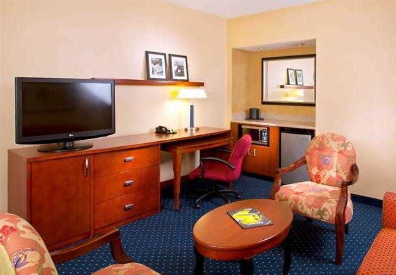 Hotel Courtyard By Marriott Memphis Airport Extérieur photo